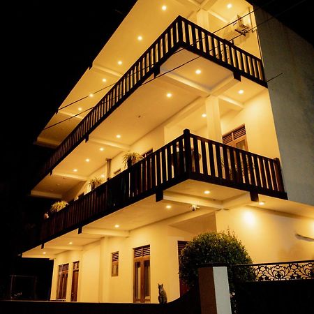 Sea Bay Inn Тангалла Экстерьер фото