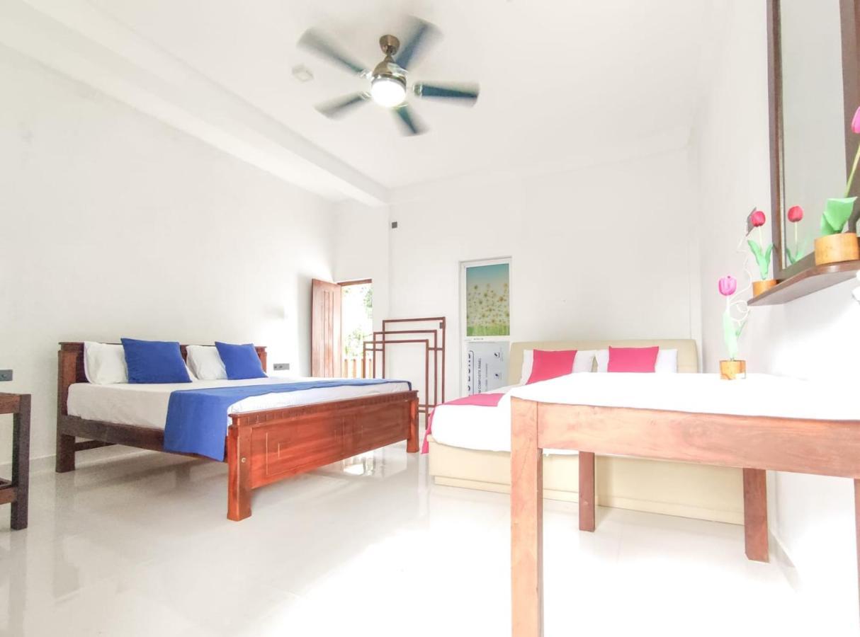 Sea Bay Inn Тангалла Экстерьер фото