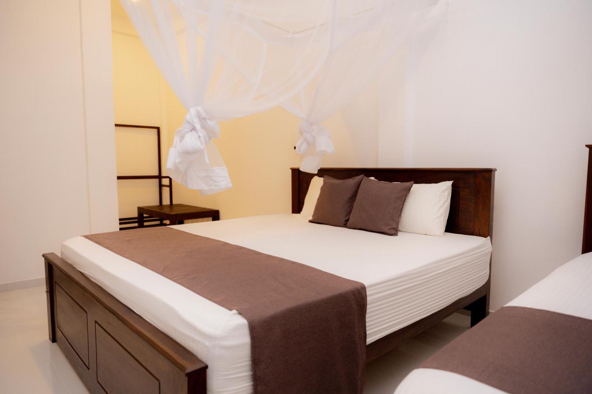 Sea Bay Inn Тангалла Экстерьер фото