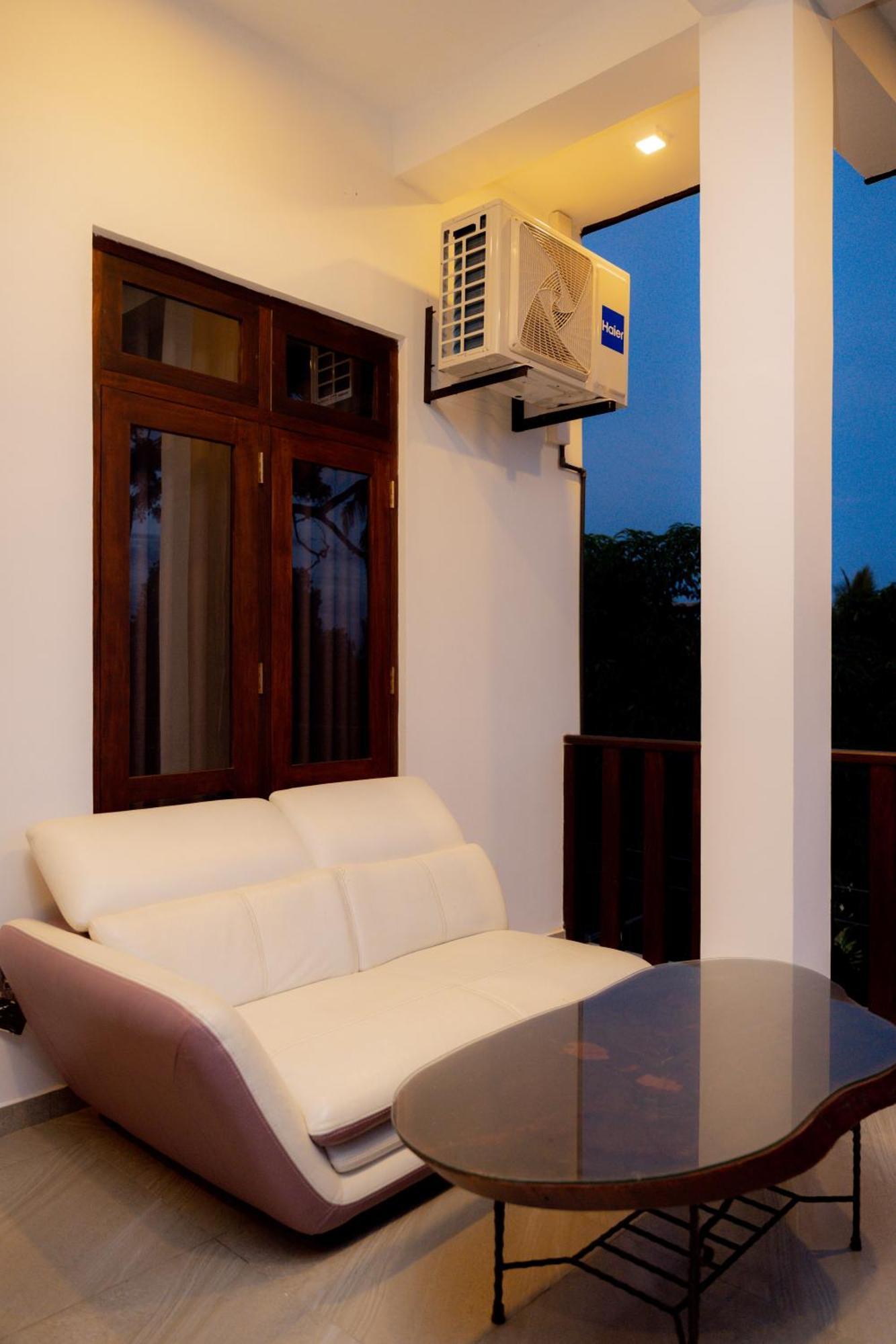 Sea Bay Inn Тангалла Экстерьер фото