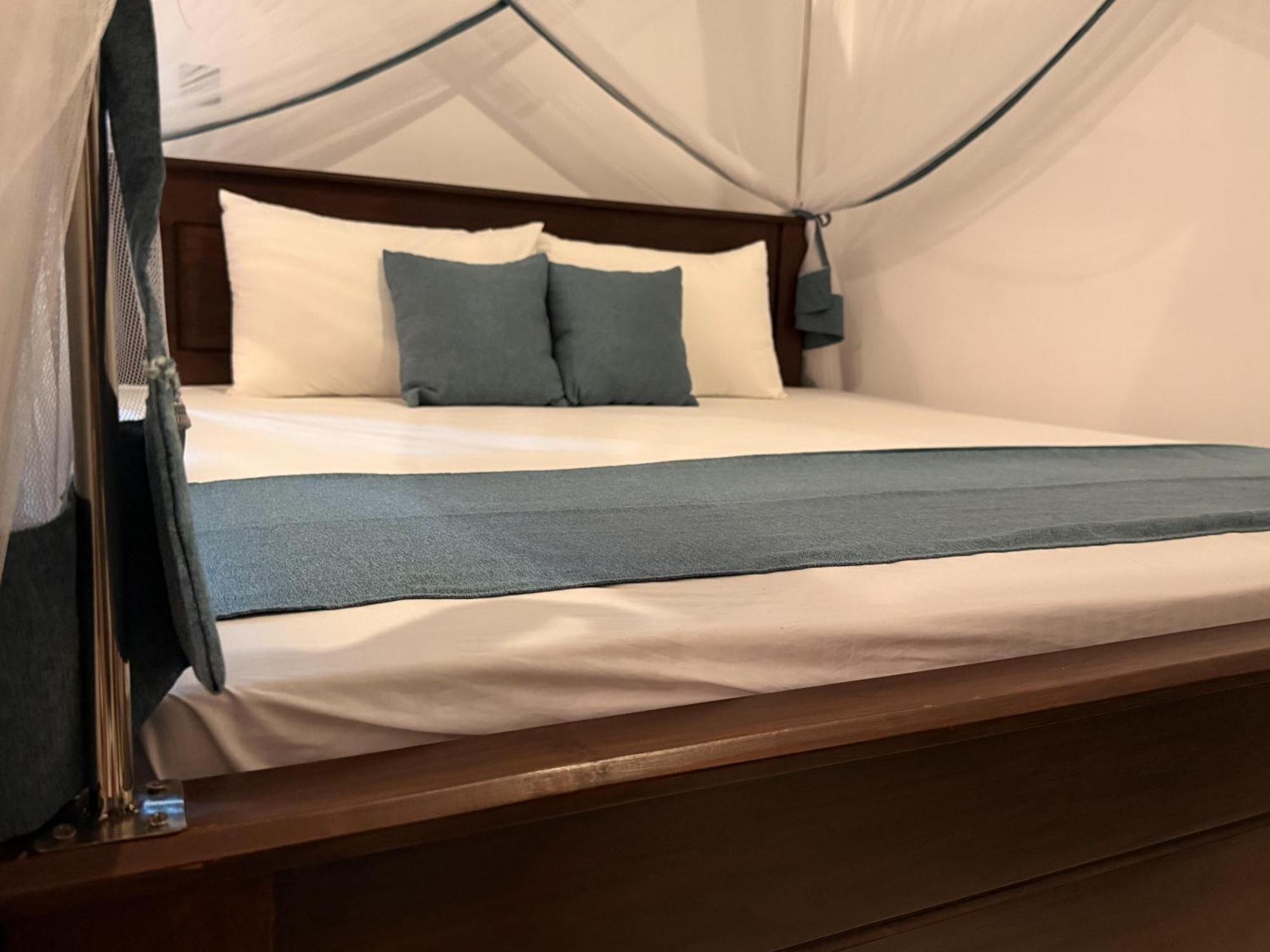 Sea Bay Inn Тангалла Экстерьер фото